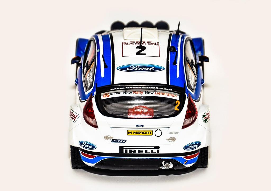 Platz Belkit Ford Fiesta S2000 2010 Monte Carlo Rallye Gewinner Plastikmodell BEL002 1/24