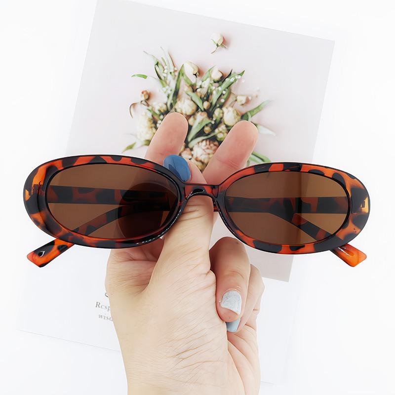 

1pc classic black small oval sunglasses, simple & elegant, for daily wear, parties & street photography. цветной печати леопарда