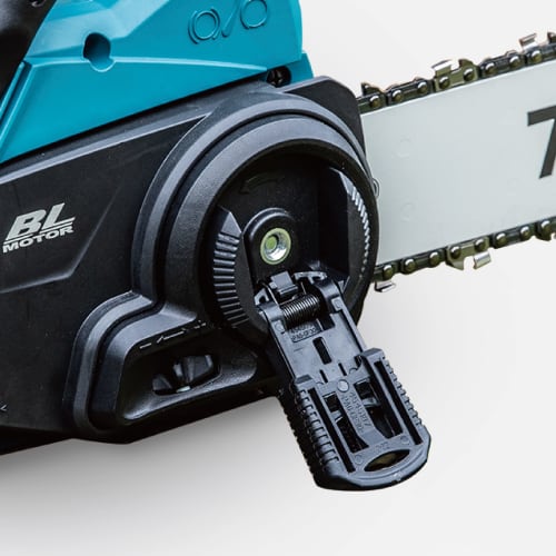 Makita 300mm rechargeable chainsaw 18V battery and charger sold separately MUC307DZ