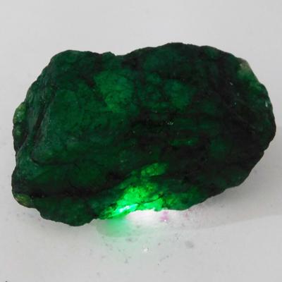 Natural Green Emerald Loose Gemstone Rough 450 Ct -W for Lapidary and Gem Collections