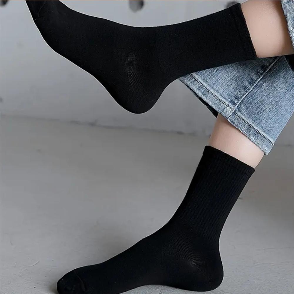 7/14/21 Pairs Women Classic Black And White Solid Color Fashionable Versatile Sweat-Absorbing Soft And Breathable Casual Socks