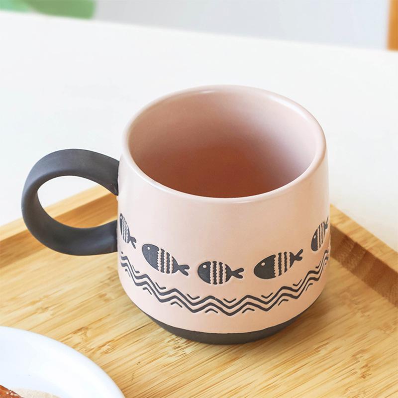 Caneca de Cerâmica Rosa Rústica Pintada à Mão Estilo Retrô com Peixe Pequeno em Relevo Mate Boca Larga para Café da Manhã Grande