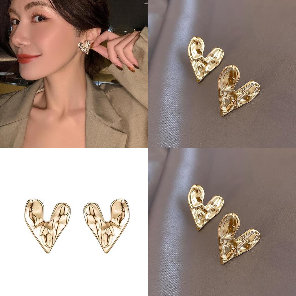 Modern Gold Heart Stud Earrings For Women Fashionable Heart Shape Jewelry
