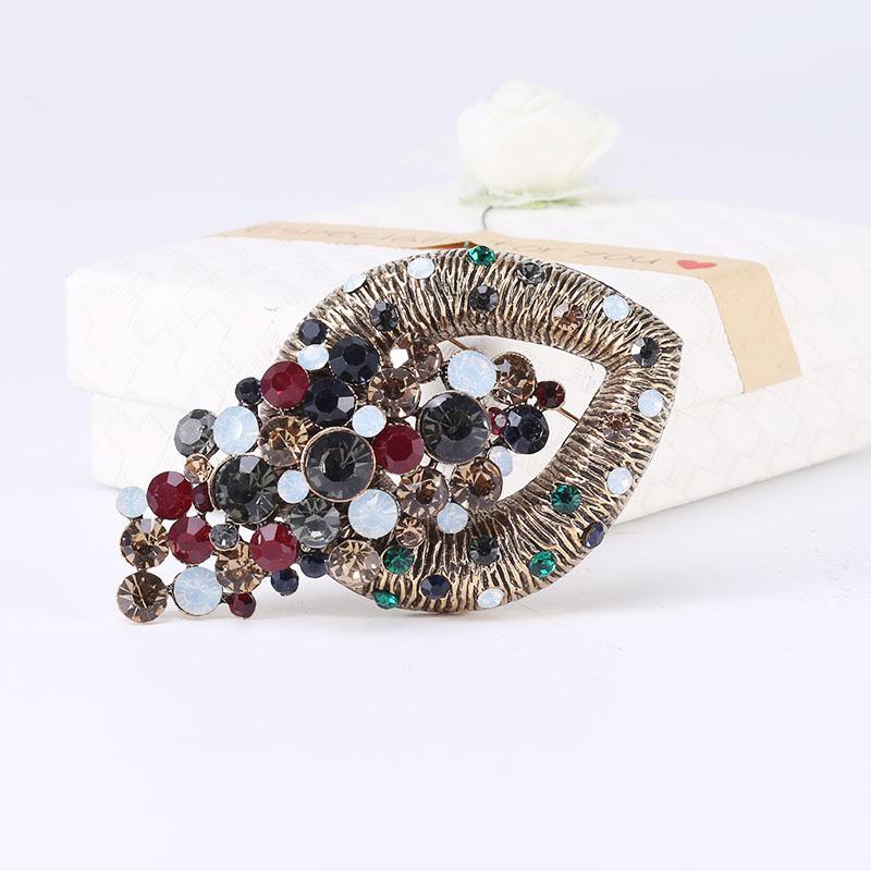 

Модная, нежная и креативная брошь со стразами, винтажная женская брошь из сплава, аксессуары для одежды высокого класса