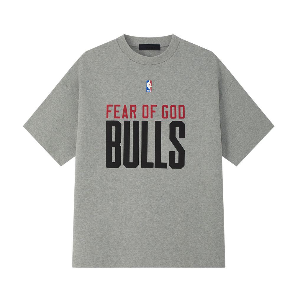 

Fear Of God Essentials Nba Collaboration Fw25 Fall 2025 Bulls 90s Fit Tee Casual Simple Short Sleeve T-Shirt Men Tops 125NB252006F S