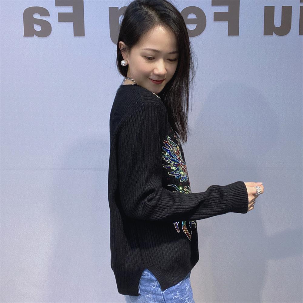 Round-neck Striped Knitted Sweater Is A Versatile Top for Women in Autumn and Winter, A Slimming Hot Diamond Long-sleeved Sweater