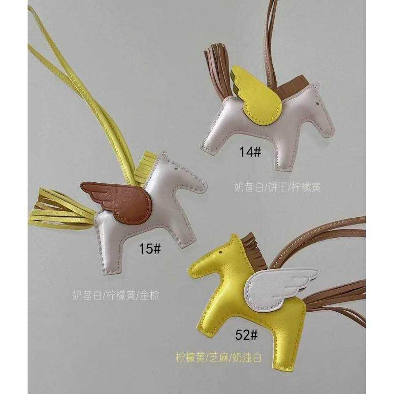 Handcrafted Leather Pegasus Charm Keychain Hand-Stitched Mini Horse Pendant With Tassel Bag Car Decor