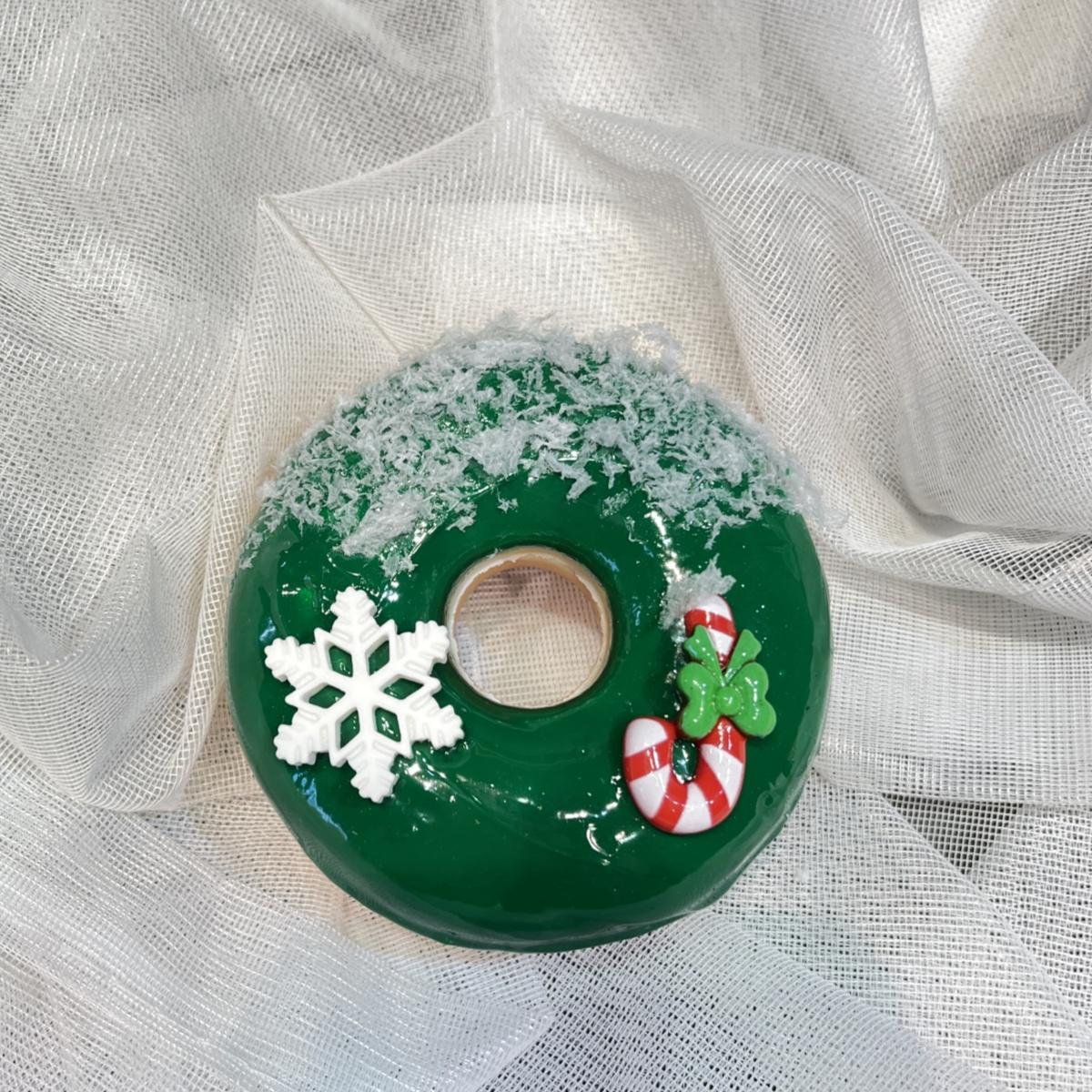 

Christmas Donut Decorations - Realistic Simulation Donut Models, Cute Festive Ornaments for Xmas Tree, Party Table & Home Decor світло-сірого кольору