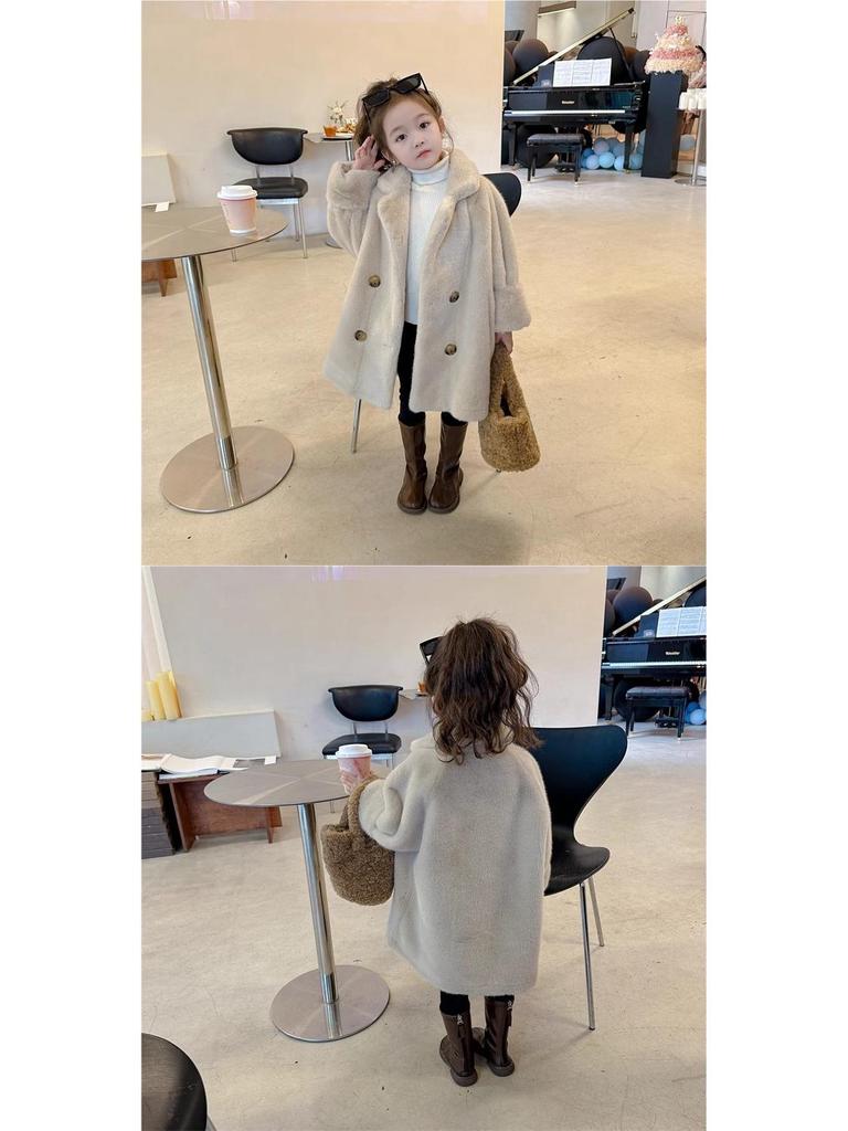 Mädchenmantel aus Kunst-Lammfellleder - Mittellange Wintermodejacke mit Pelzdetails aus Nerzimitat.