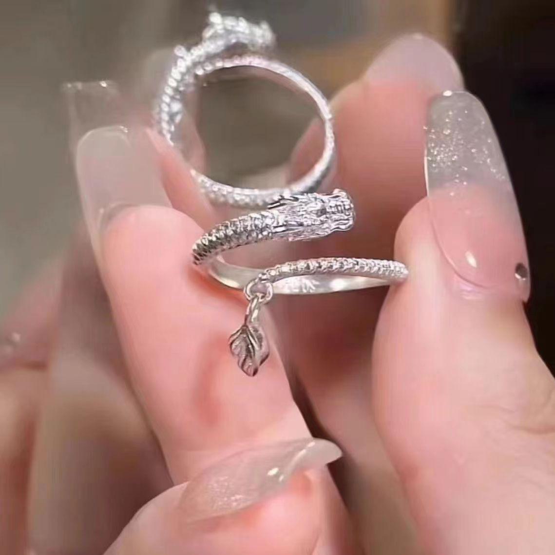 

Хвост дракона виляет: Уникальное кольцо «Дракон» с очаровательным дизайном. Little Dragon серебряный