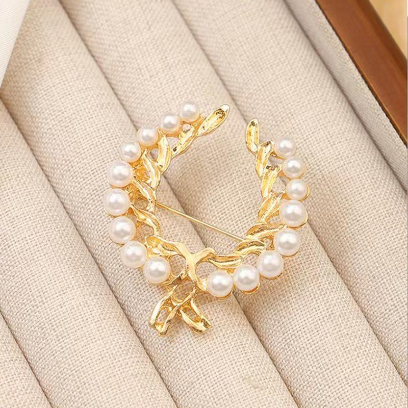 1pc Elegant Model Pearl Gold Branch Flower Wreath Brooch Showcases Retro Noble Temperament Adding Elegant Charm To Dressing