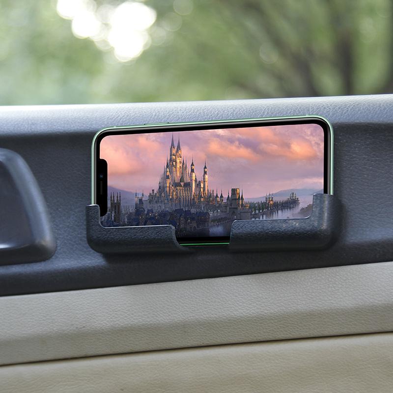 A Universal Mobile Phone Holder Made for Car Dashboards, Featuring a Gravity Automatic Clamping Mechanism, Compatible with Smartphones