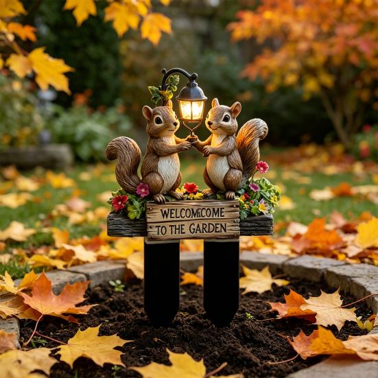 Two Squirrels Decorative Garden Stake, Welcome to The Garden Acrylic Yard Art, Street Lamp Squirrel Welcome Sign for Outdoor Yard Lawn Pathway