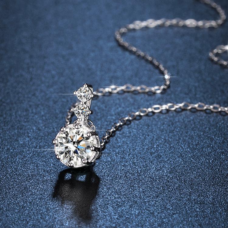 Pendant One Carat Snowflake Fashion Simulation Moissanite Necklace Women