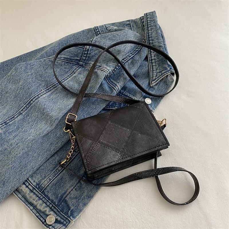 Fashion personality leisure commuter messenger bag fashion shoulder bag 2024 summer new simple fashion small square bag