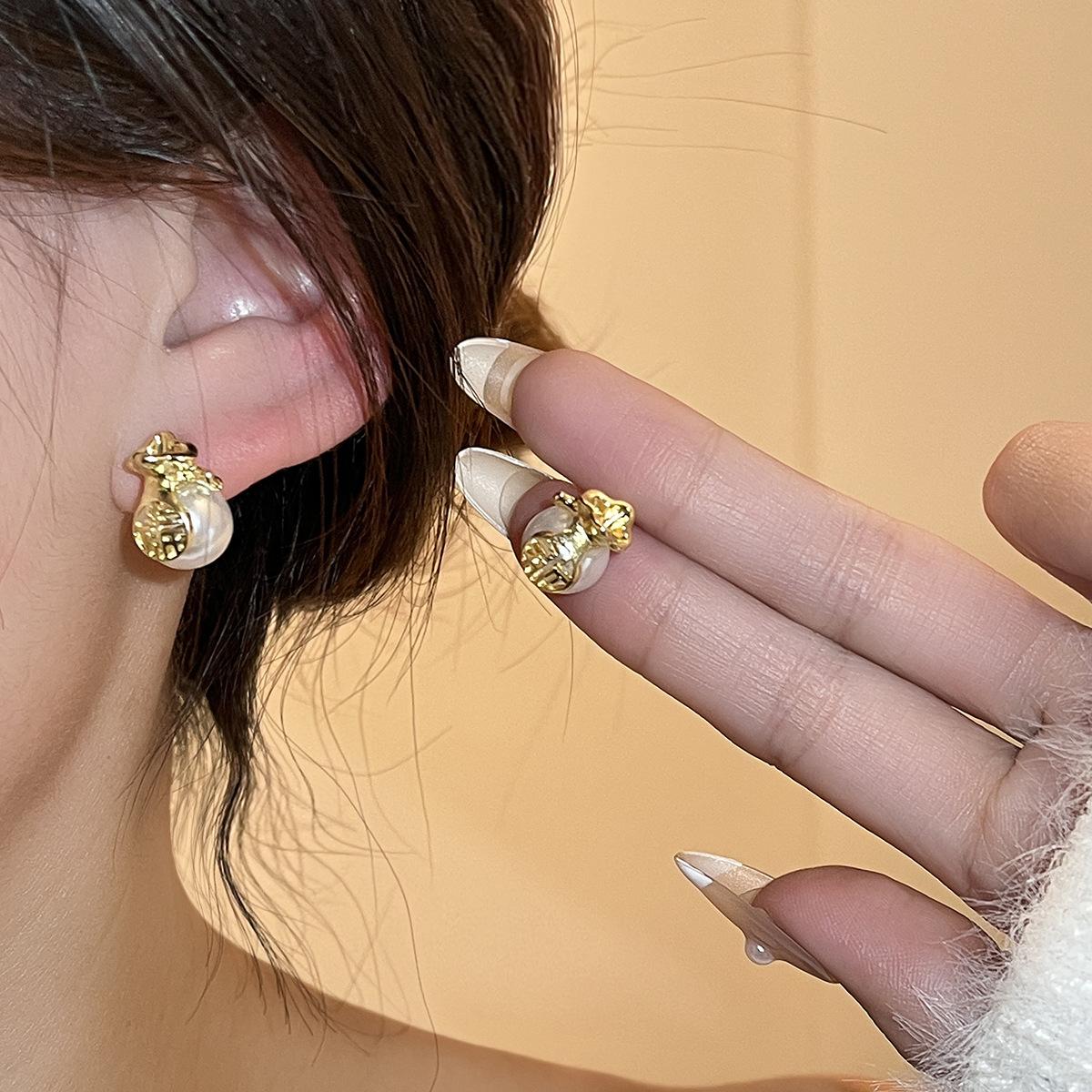Pearl Fu Character Light Luxury Sweet Beautiful Woman Creative Simple Design Temperament Earrings
