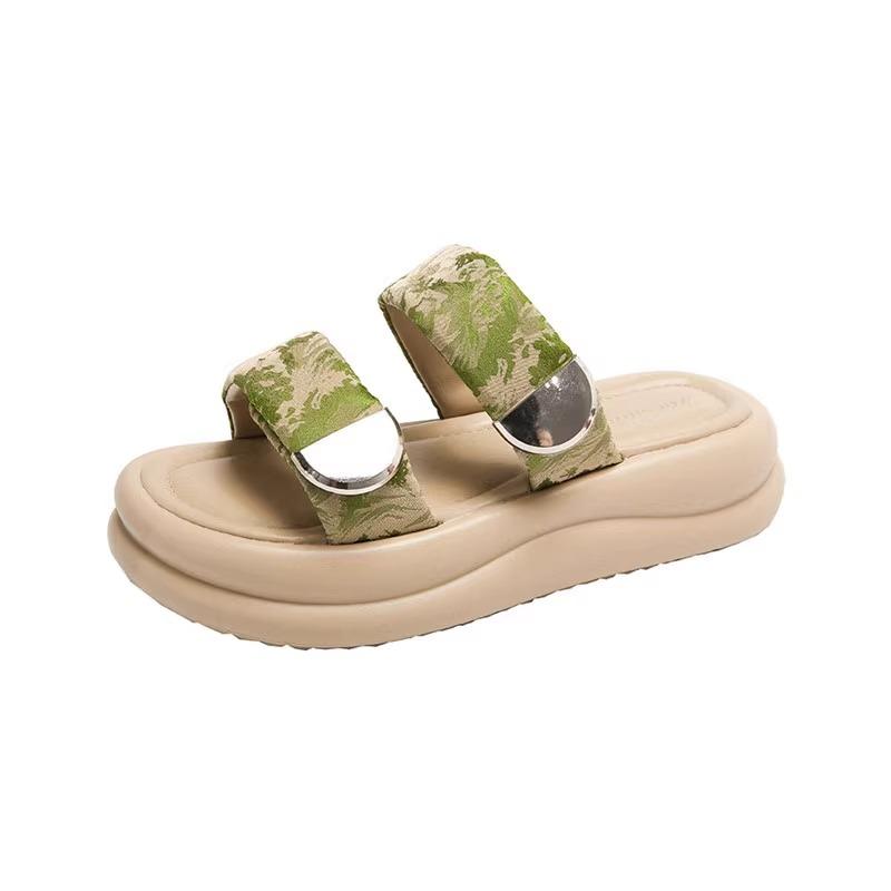 Thick-soled Fashion Slippers Women's Summer Outer Wear 2025 New High-end French Beach Shoes Trend with Skirt Cool Slippers