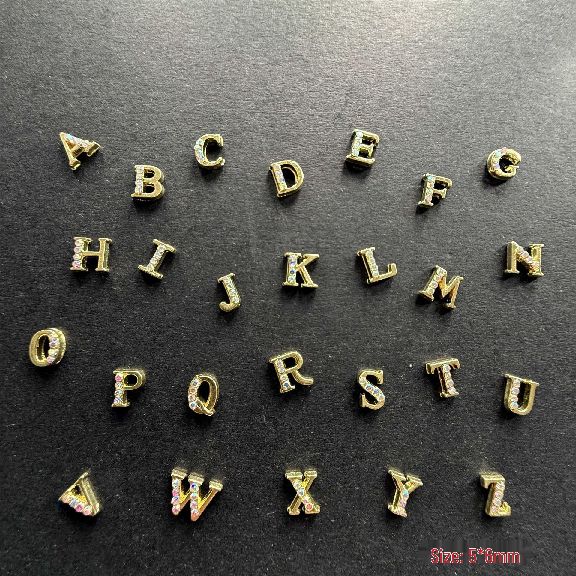 

Стразы 26 букв для нейл-арта с основой из золотого сплава