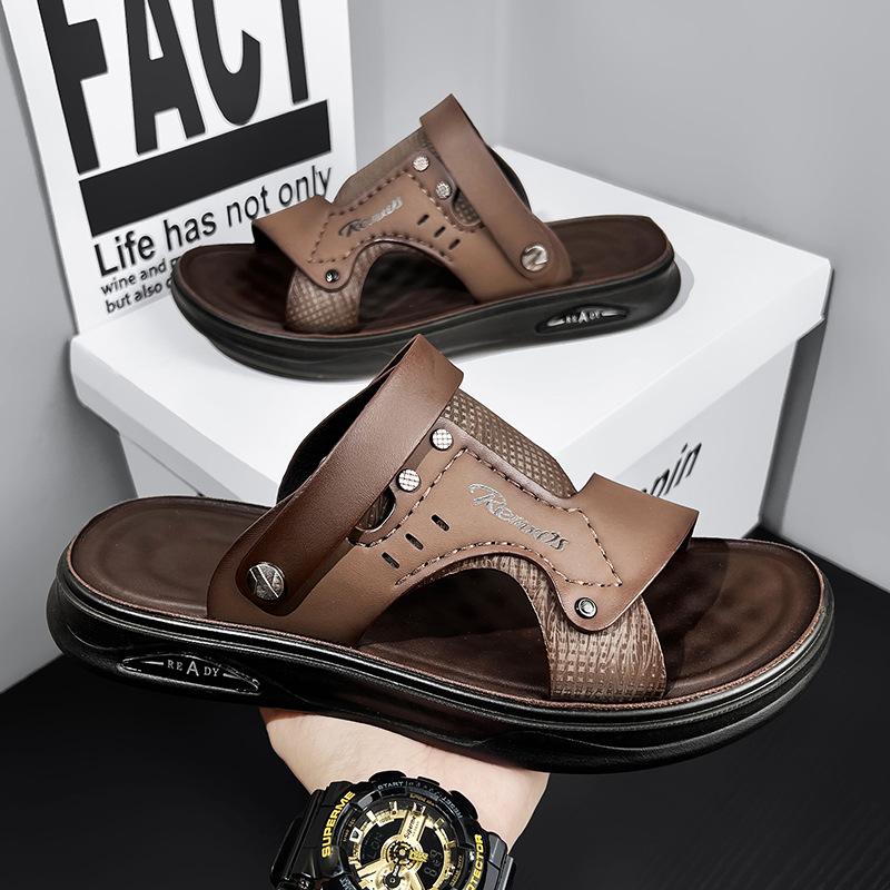 Sandals Men's Summer 2025 New Trend Versatile Men's Casual Stepping On Shit Feeling Beach Soft Bottom Dad Cool Slippers