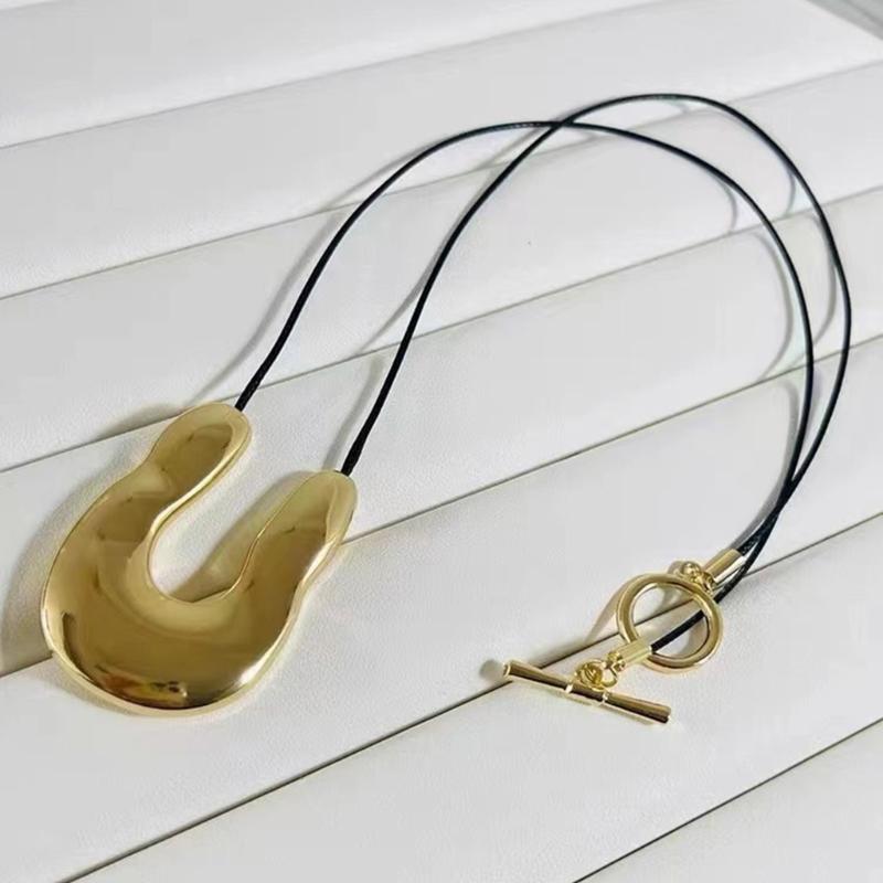 U-Shaped Horseshoe Pendant Necklace Simple Clavicle Chain Alloy Material Birthday Gift for Women Girls Choker Necklace