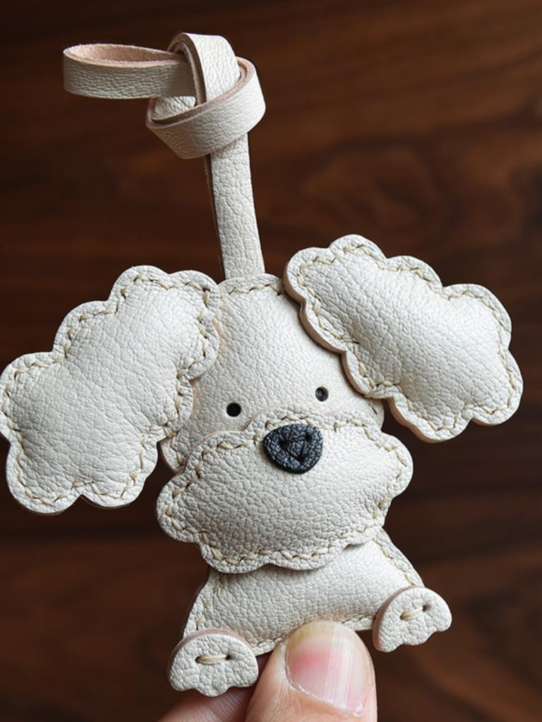 Teddy handmade leather car key bag pendant rearview mirror pendant cute simple female gift keychain