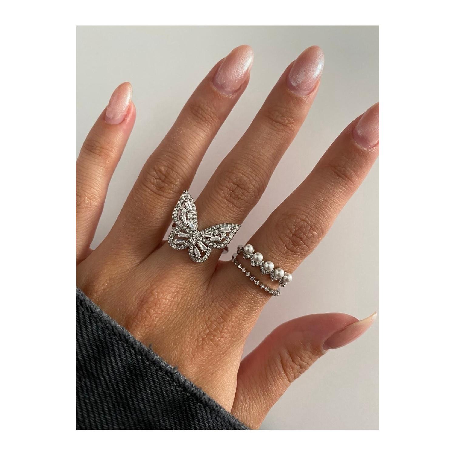 

Silver Colored Pearl And Double Row Zircon Stone Ring