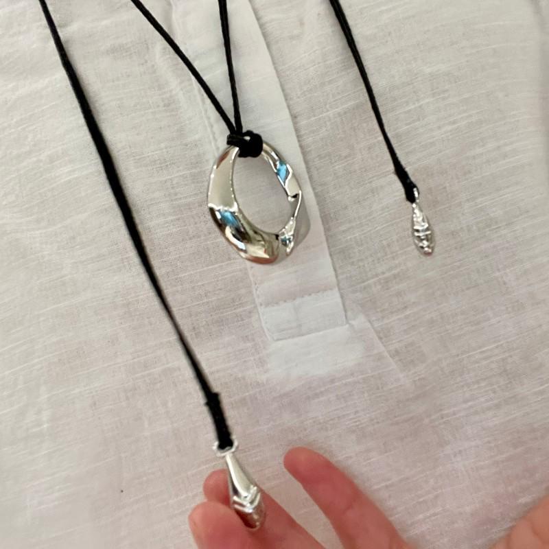 Women's Black Rope Pendant Necklace - Dong Jie Metal Circle, Long Sweater Chain, Vintage Luxury Style