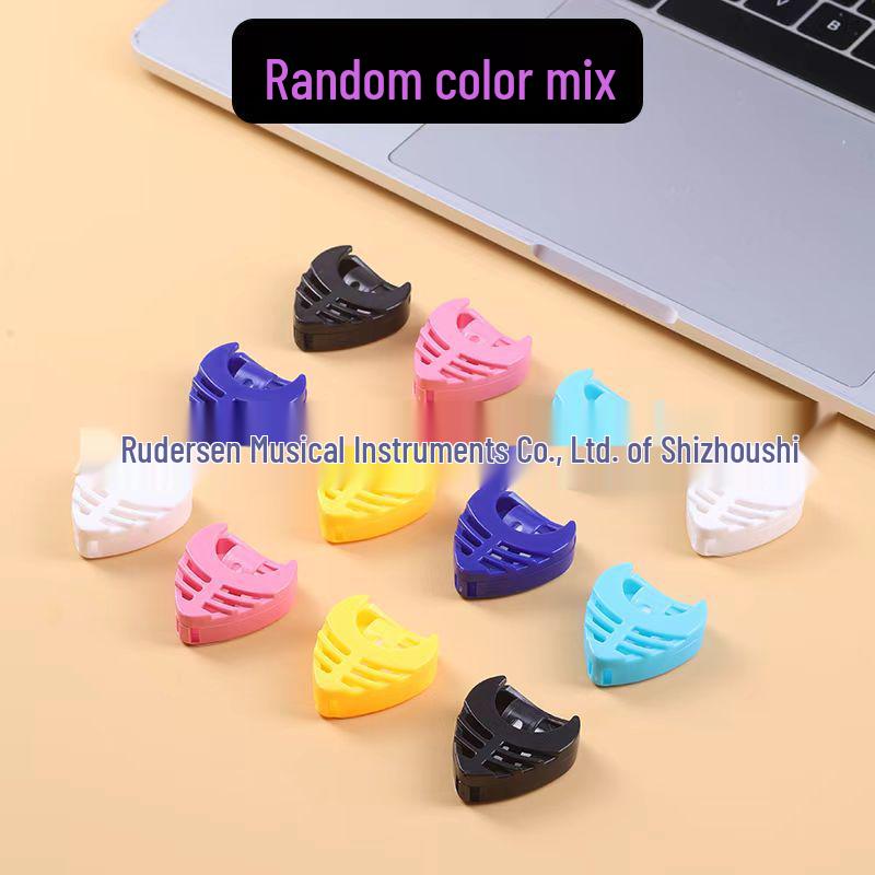 Heart-Shaped Guitar Plectrum Box with Adhesive Triangle Clip and Effects Pedal Accessories