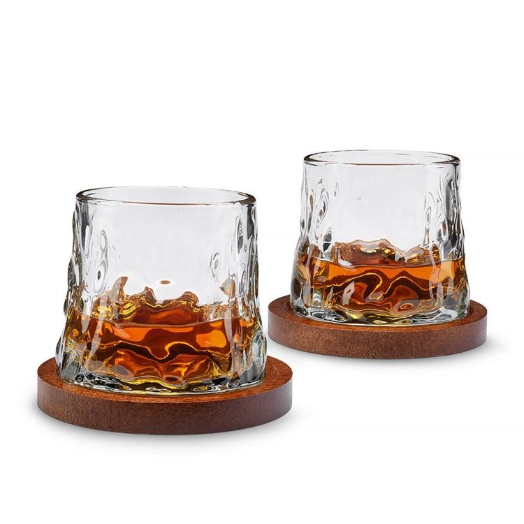 Zestaw szklanek do whisky kiwających się wirujących do drinków napojów
