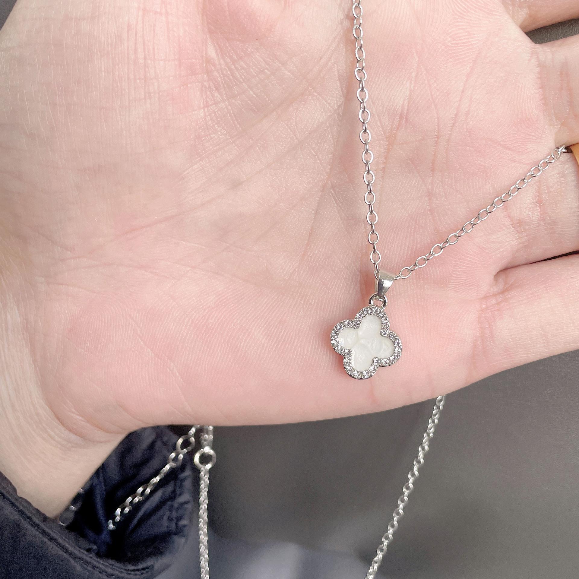 

Четырехлистный клевер свитер цепь женская мода аромат темперамент ожерелье свет роскошь ниша ins tide онлайн знаменитость ключица цепь белый