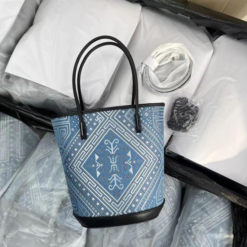 Large capacity bag women's summer new high-end textured shoulder bag versatile commuter underarm bag