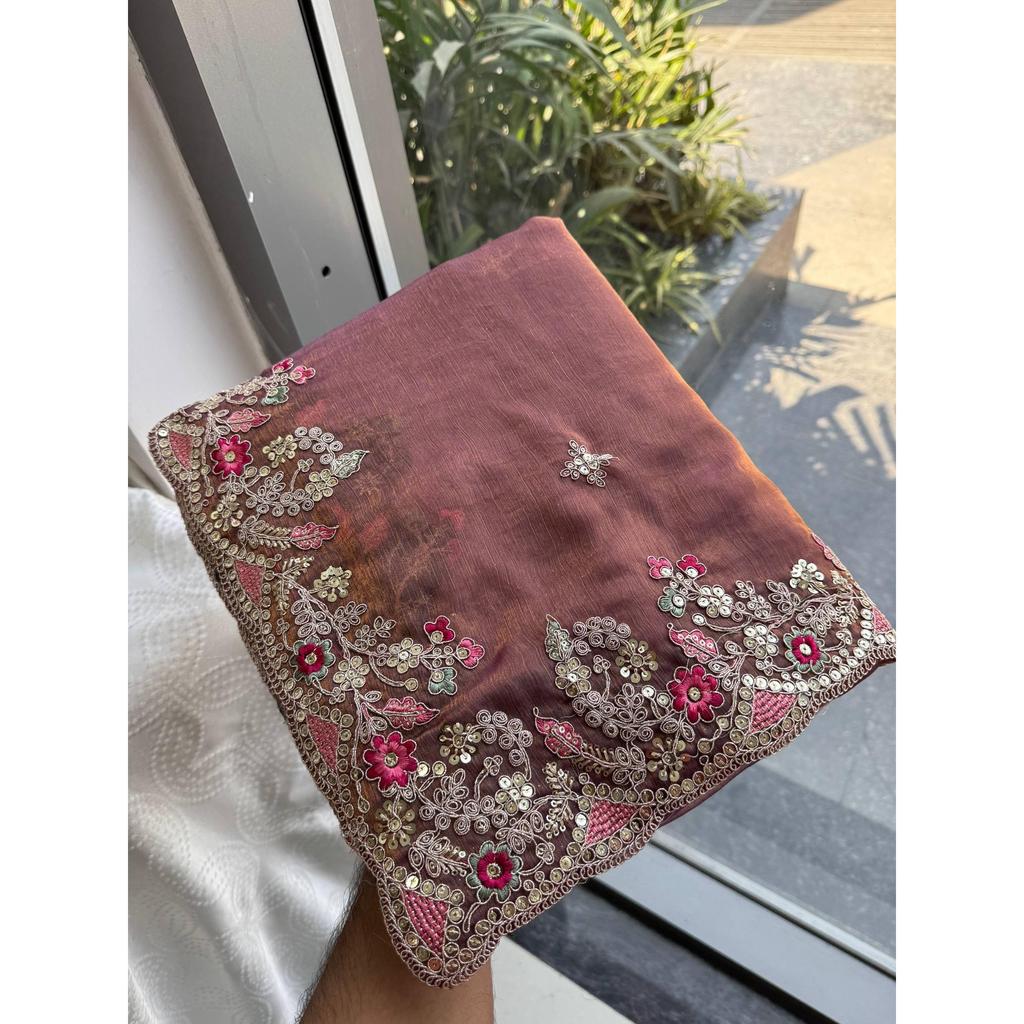 Collezione Speciale Saree Ricamati per Matrimoni Premium