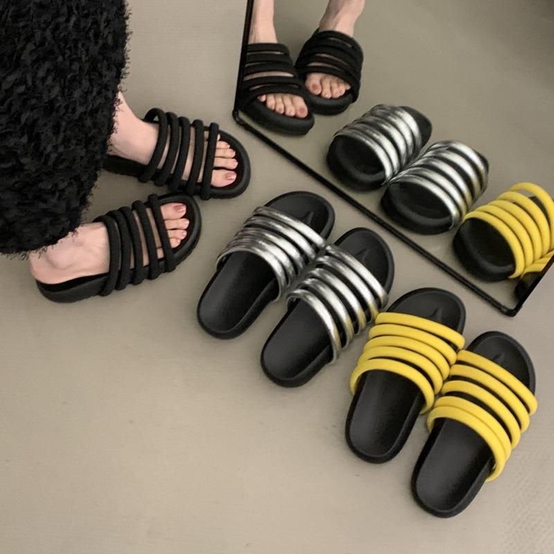 French Cool Slippers Women's Outer Wear Summer 2025 New Super Fire Thick Bottom One-word Drag Premium Seaside Beach Slippers