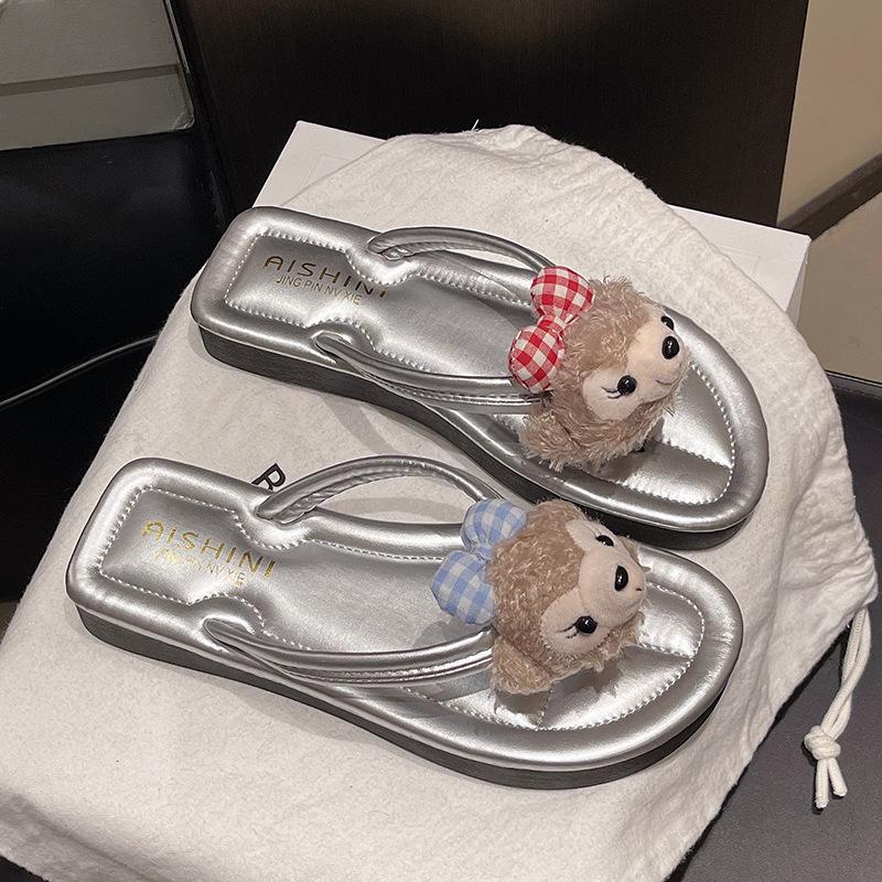 

High-value cute cartoon flip-flops for women to wear in the summer of 2025, the new muffin bottom thick bottom ins cool slippers 40