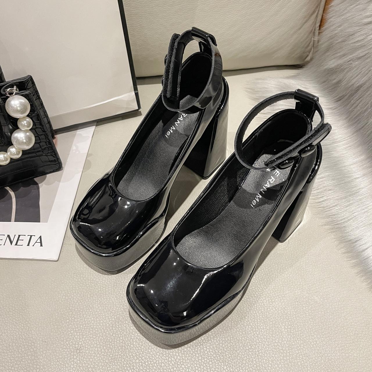 

Французские туфли на высоком толстом каблуке женские 2025 новая осень и зима открытые с маленьким квадратным носком ретро на толстой подошве Мэри Джейн 40 чёрный