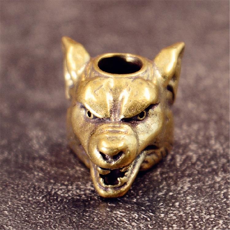 Paracord Pendant Brass Wolf Head Adornment for Adventure Seekers Keychain Charm Unique Backpack Hanging Ornament