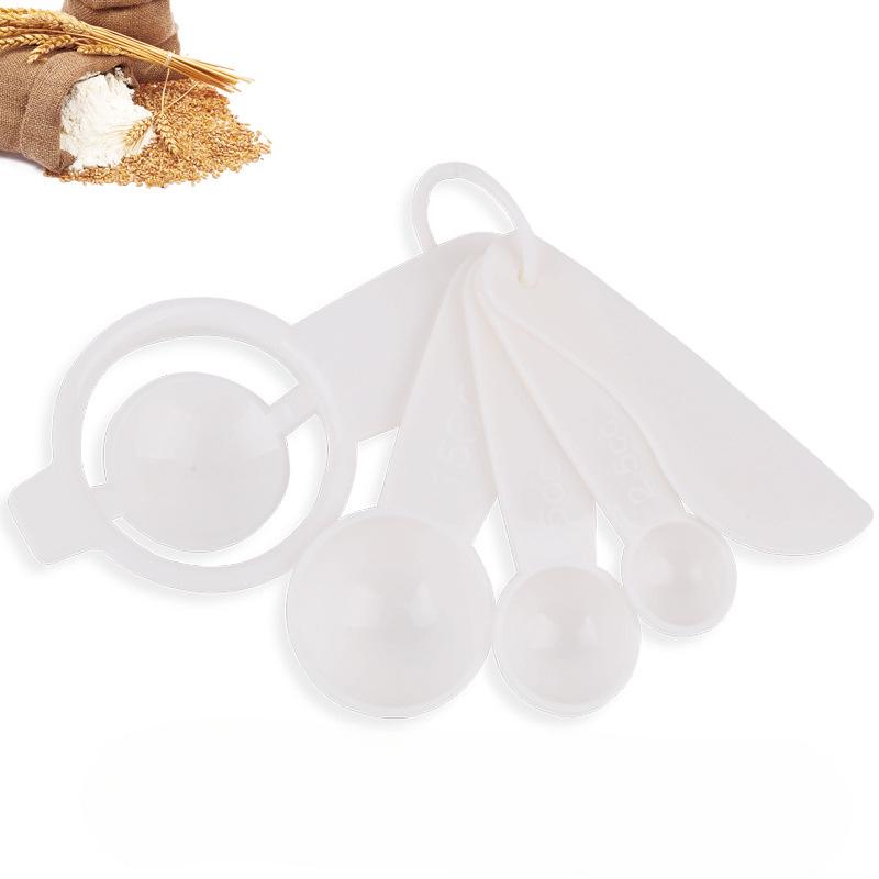 A Set of 5-piece Plastic Measuring Spoons with Scales for Multi-purpose Baking Tools