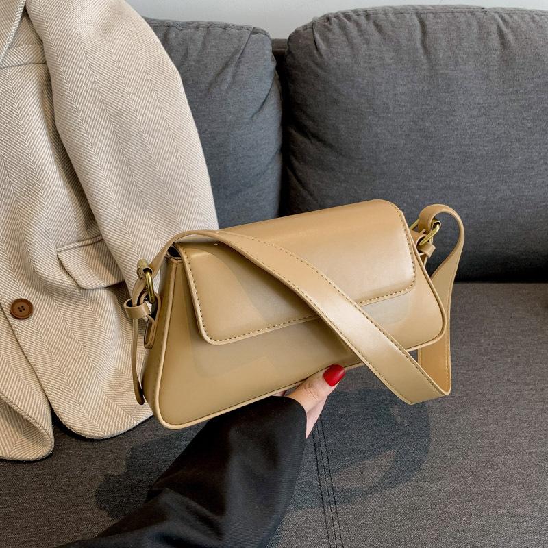 Today's popular new trendy fashion baguette small square bag niche design solid color single shoulder underarm commuter women's bag