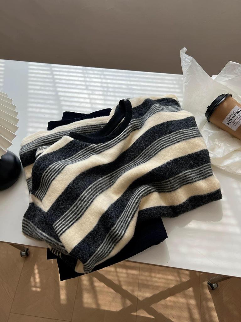 Women's Retro Striped Knit Long-Sleeve T-Shirt - Age-Defying, Loose Fit, Autumn/Winter Base Layer, Casual Style.