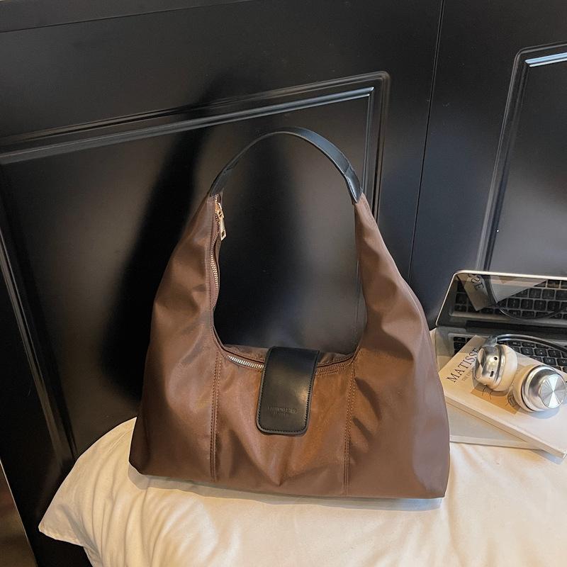 

Korean version of high-value single shoulder armpit bag women s 2025 retro texture large-capacity women s bag niche tote bag темно-коричневого кольору