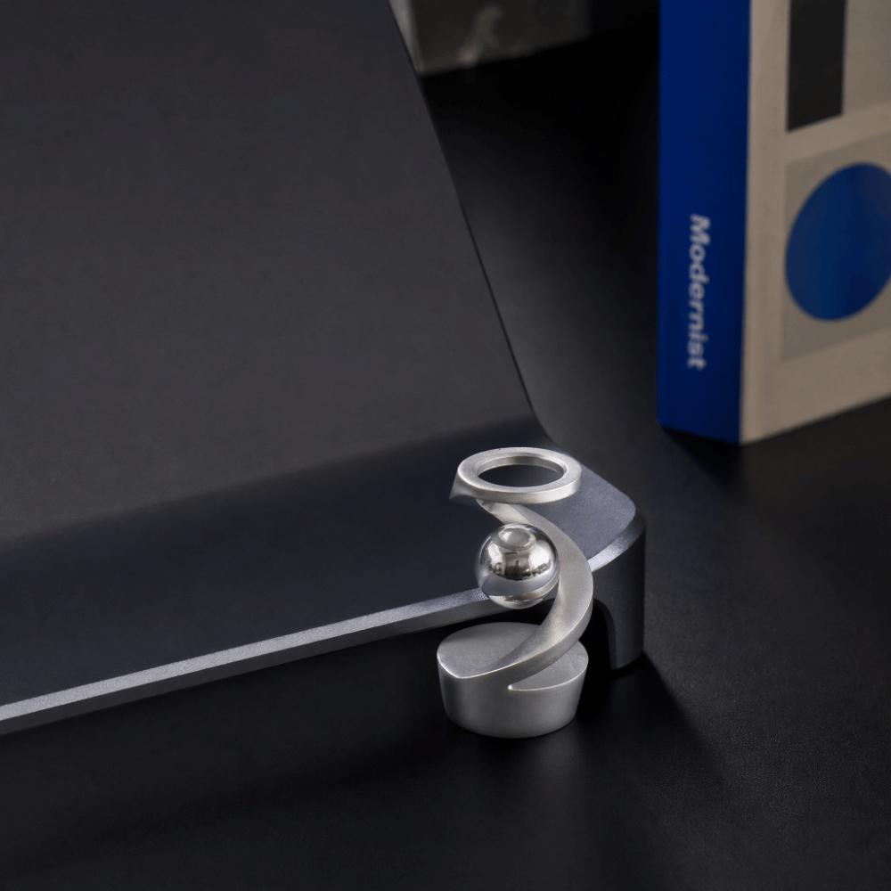 Závěsný levitující gyroskop 3,03x1,77 palce Stolní hračka Spinner Kinetická stolní hračka Úleva od stresu