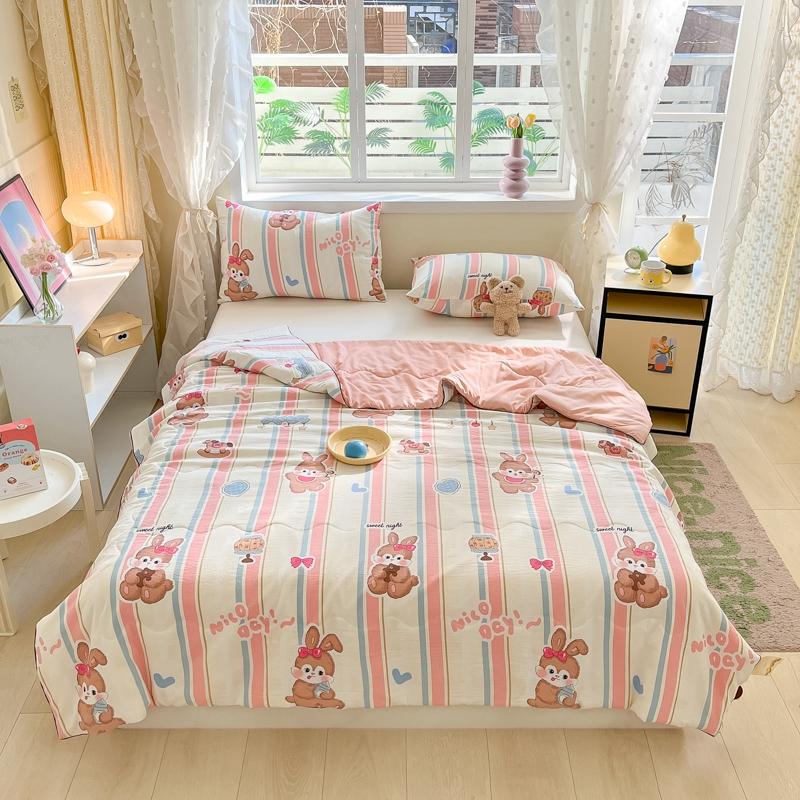 Cute Donut Pattern Summer Quilt Cartoon Style Skin-Friendly Breathable Thin Blanket Air Conditioning Quilts for Kids Teens Boys