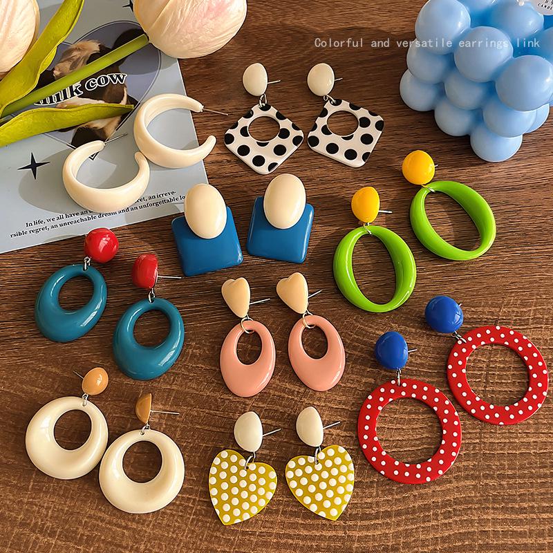 2025 New Retro Hong Kong Style Colorful Earrings: Luxury, High-End Studs, Exaggerated Fashion for Women