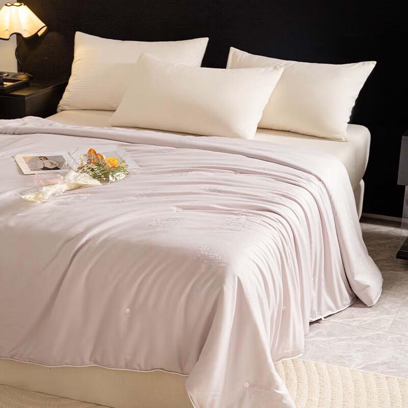 Jifanya Silk Jacquard Quilt