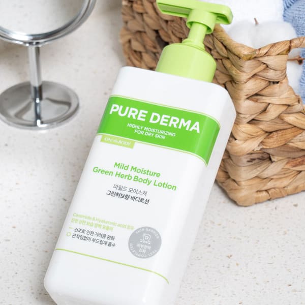 On The Body Pure Derma Lotion corporelle hydratante douce 400 ml Parfum d'herbes vertes