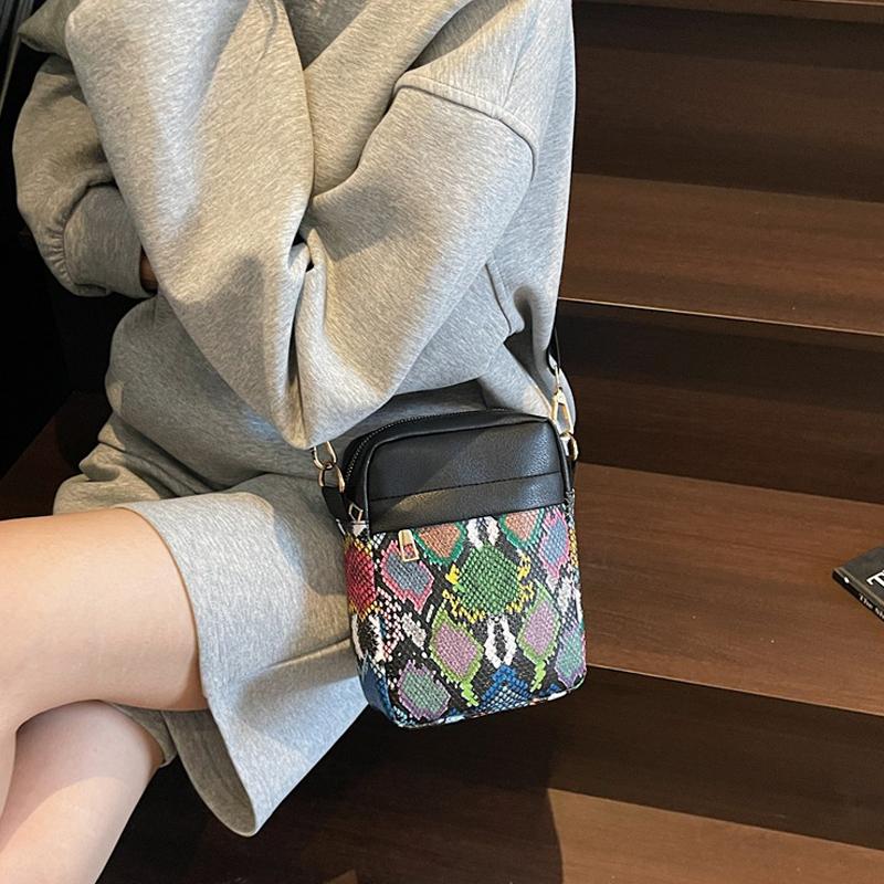 Leopard Print Crossbody Bags for Women Fashion Casual Shoulder Bag Lightweight Phone Purse Versatile Office Daily Small Bag AVE