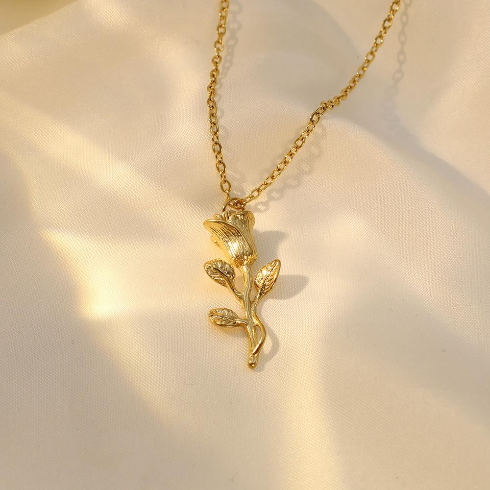 Jewelry Personalized Stainless Steel Clavicle Chain Premium 18K Gold Plated Three-Dimensional Rose Pendant Necklace Female Niche