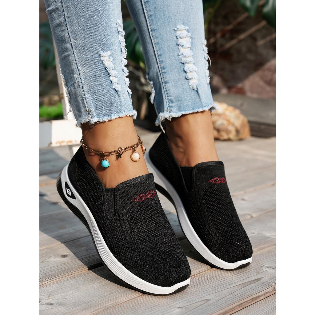Women's Spring and Summer Cloth Shoes Are Breathable, Lightweight, and Comfortable, Suitable for Sports and Casual Wear
