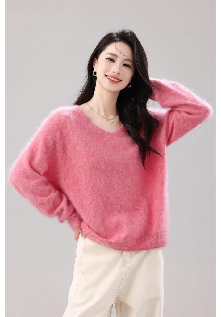 Women's 26-Year Brush V-Neck Sweater: 5% Cashmere, 5% Silk, 90% Australian Wool - Seamless and Versatile