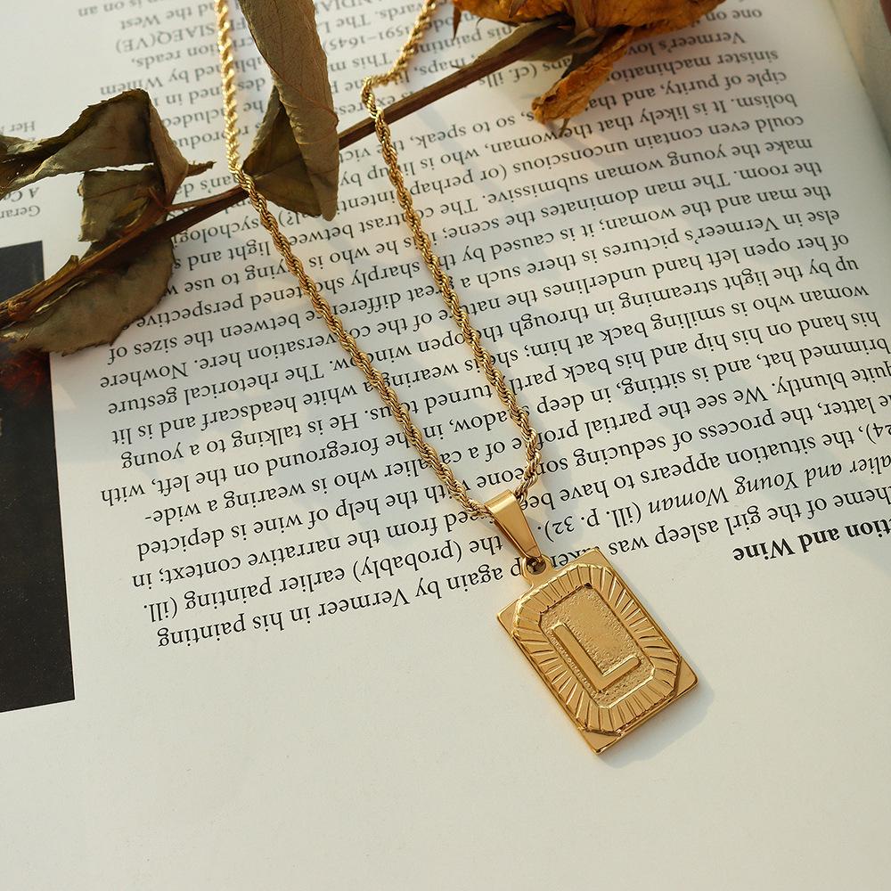 Qiong Yao Hip Hop 26-Letter Square Pendant Necklace, Clavicle Chain, 18K Gold Plated Titanium Steel.